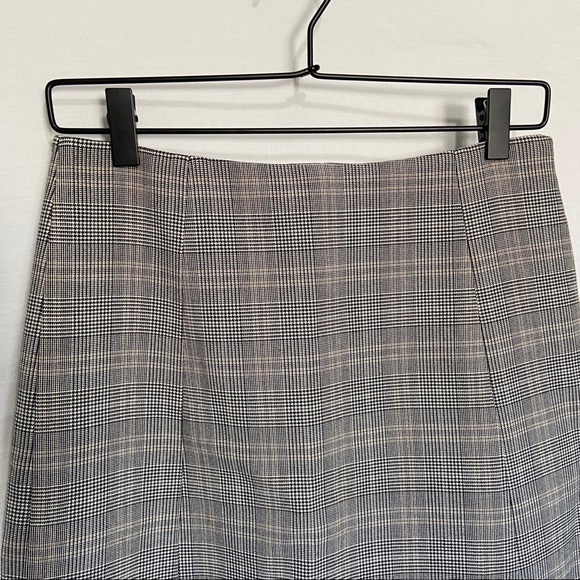Aritzia Babaton Plaid Mini Skirt 8 - Picture 7 of 14